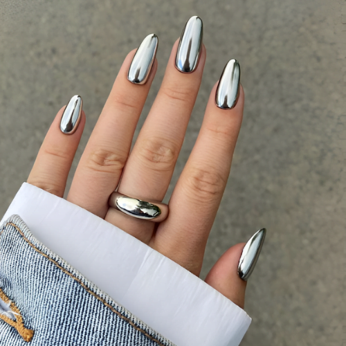 12 Silver Chrome Nail Designs For a Modern Look