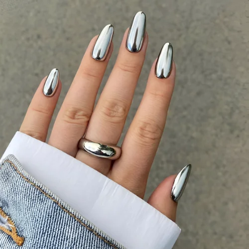 12 Silver Chrome Nail Designs For a Modern Look