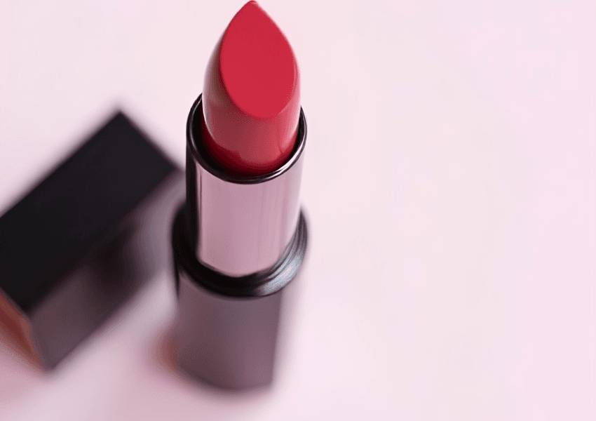 How to Fix Smudged Lipstick Quickly​